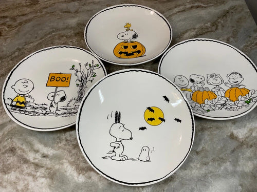Halloween Snoopy Trick Or Treat Charlie Brown Plates Set Of 4 Pottery Barn New
